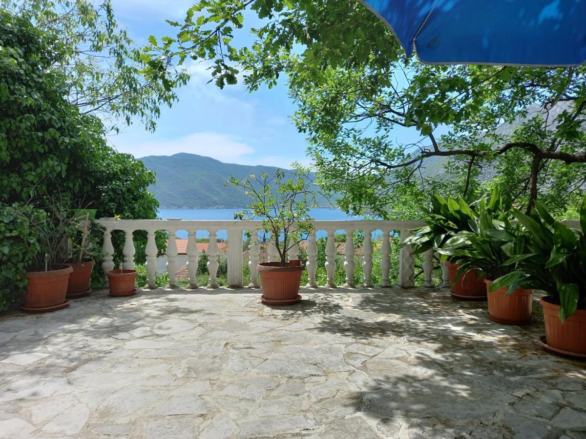 Hotel Sea View Risan Exterior foto